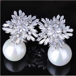 PINFRST Famous Designer Jewelry Sparkling Snow Flower Cubic Zirconia Crystal Setting Big Pearl Stud Earrings For Women (Zircon e